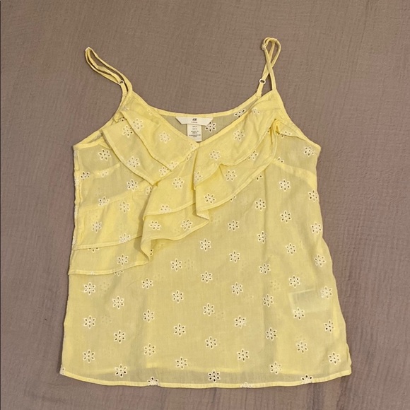 H&M Tops - H&M Yellow Ruffled Sleeveless Top. Size 0